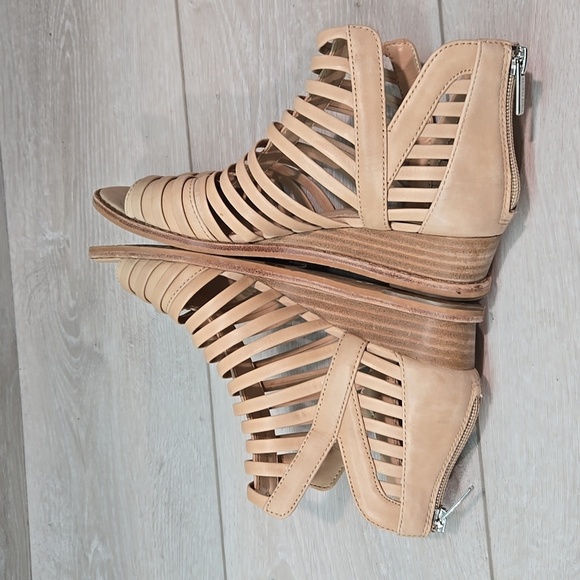 Vince Camuto Women Cut Out Side Leather Wedge Ankle shoes boots sz 6M - Picture 9 of 13